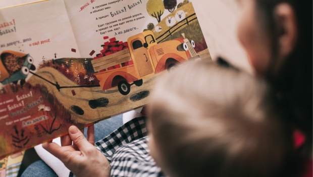 Pourquoi les enfants lisent moins ? 5 stratégies pour relancer la lecture
